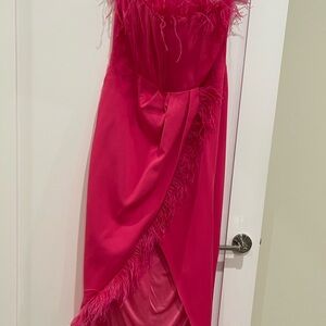 Club London Elegant Pink Feathered Dress